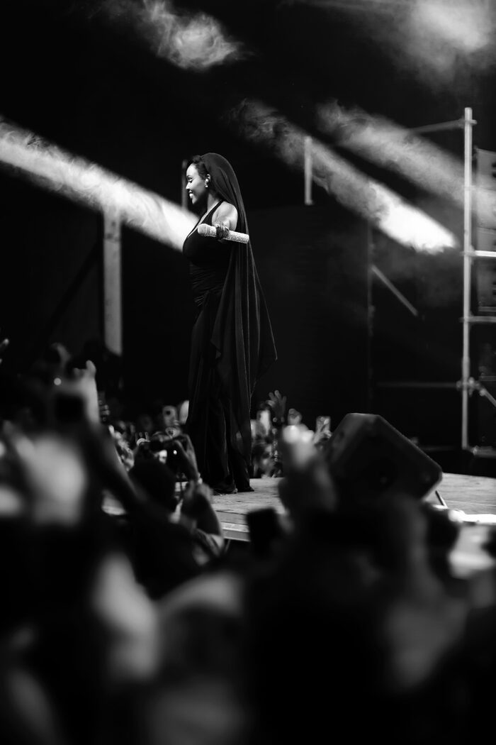 Nikita Kering' performing on stage